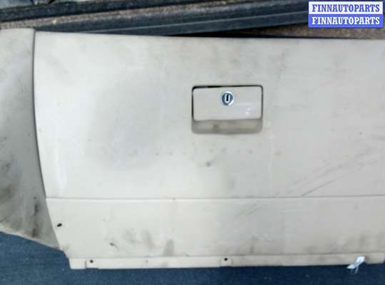 Бардачок (вещевой ящик) на Volkswagen Jetta IV (USA) 