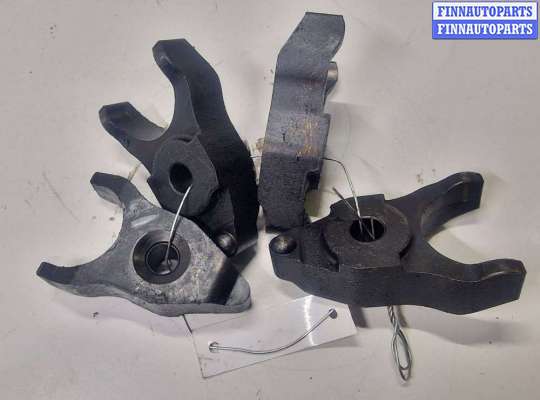 купить Скоба (кронштейн) крепления форсунки на Toyota RAV 4 II (A20) 2000 - 2005