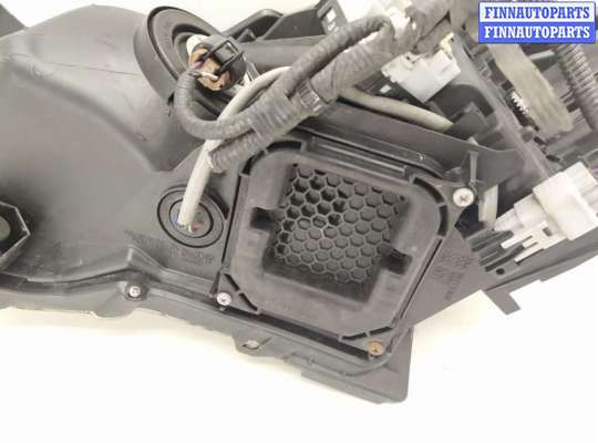 купить Фара правая на Toyota Prius III (XW30) 2009 - 2016