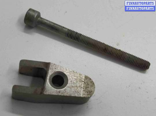 купить Скоба (кронштейн) крепления форсунки на Mercedes C-klasse (W203) 2000 - 2007