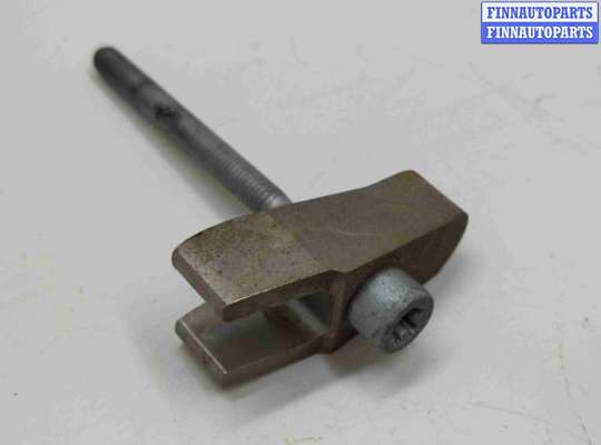 купить Скоба (кронштейн) крепления форсунки на Mercedes C-klasse (W203) 2000 - 2007