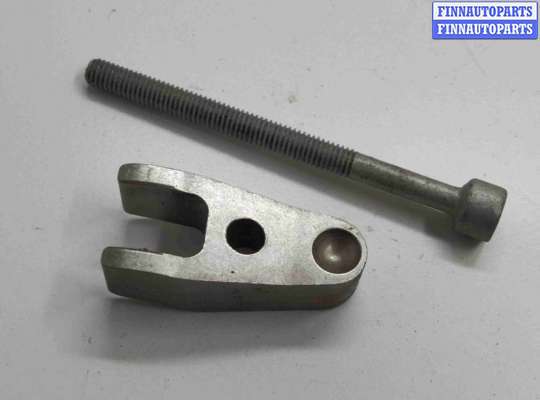 купить Скоба (кронштейн) крепления форсунки на Mercedes C-klasse (W203) 2000 - 2007