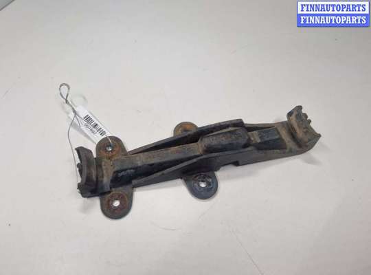 купить Кронштейн крепления бампера переднего на Audi 80 B3 (8A) 1986 - 1991