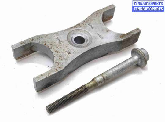 купить Скоба (кронштейн) крепления форсунки на Audi A3 II (8P1) 2003 - 2013