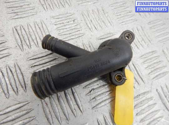 Патрубок двигателя BM3202043 на BMW 3-series (E36)