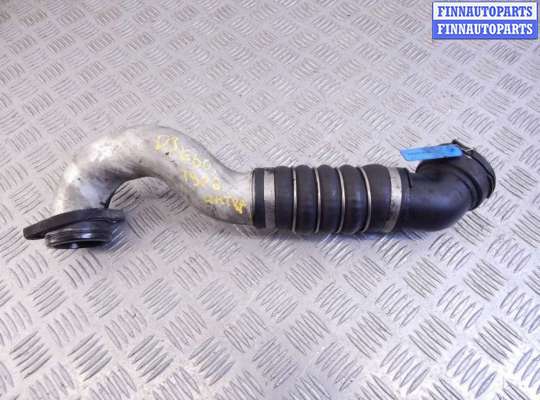 Патрубок двигателя BM3228558 на BMW 5-series (E60/61)