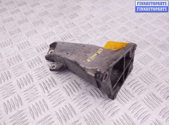 Кронштейн металлический BM3218468 на BMW 5-series (E39)