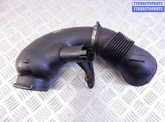 Патрубок двигателя BM3228592 на BMW 5-series (E60/61)