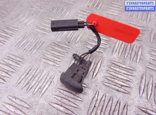 Купить Форсунка омывателя лобового стекла на BMW X3-series (E83) Форсунка омывателя лобового стекла BM3535777 на BMW X3-series (E83)