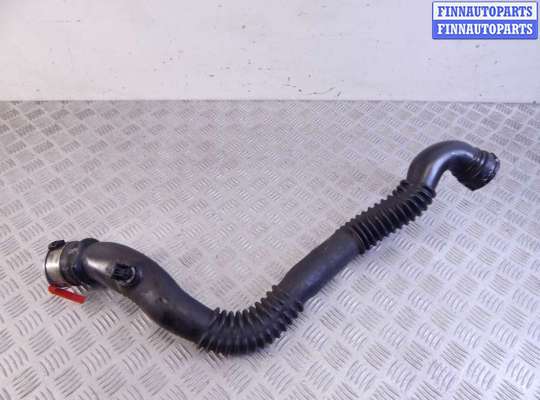 Патрубок двигателя BM3228589 на BMW 5-series (E60/61)