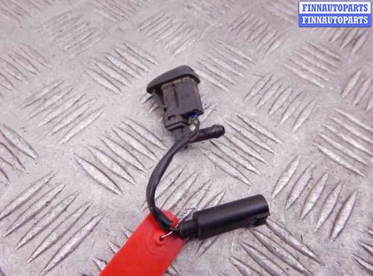 Купить Форсунка омывателя лобового стекла на BMW X3-series (E83) Форсунка омывателя лобового стекла BM3535778 на BMW X3-series (E83)