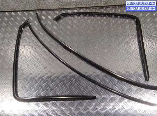Молдинг стекла заднего MB1374567 на Mercedes S W220