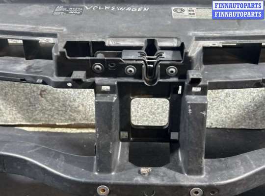 Панель передняя (телевизор) на Volkswagen Passat B6 (3C)