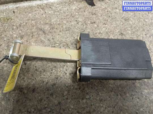 купить ОГРАНИЧИТЕЛЬ ОТКРЫВАНИЯ ДВЕРИ на Mercedes C W202