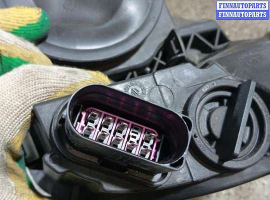 купить Фара правая на SKODA Octavia 2 (A5)