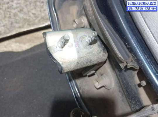 Петля двери на Toyota Carina E T19