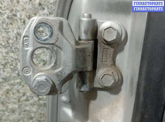 петля двери передней правой MB1372708 на Mercedes E W210