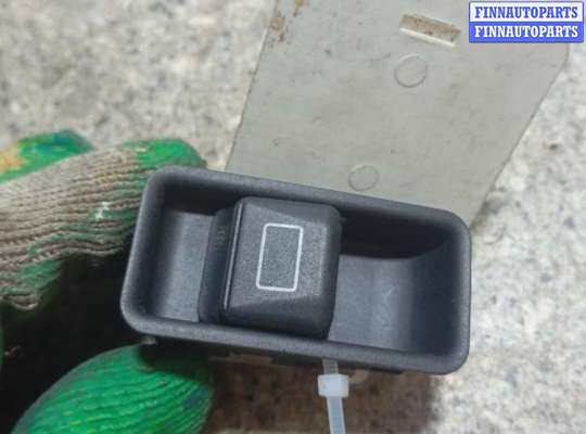 Кнопка открывания люка MB1721538 на Mercedes S W140
