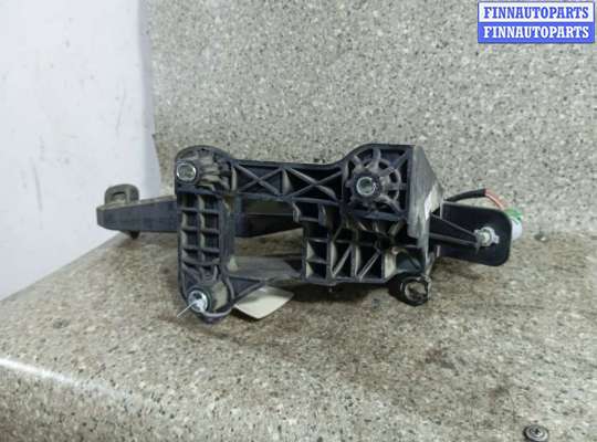 купить Педаль сцепления на RENAULT Dokker