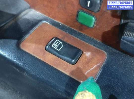 Кнопка центрального замка MB1578882 на Mercedes-Benz C W202