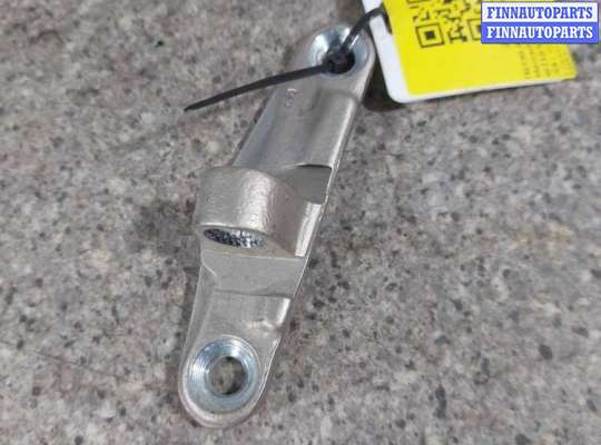 Петля двери задней левой MB1372679 на Mercedes E W210