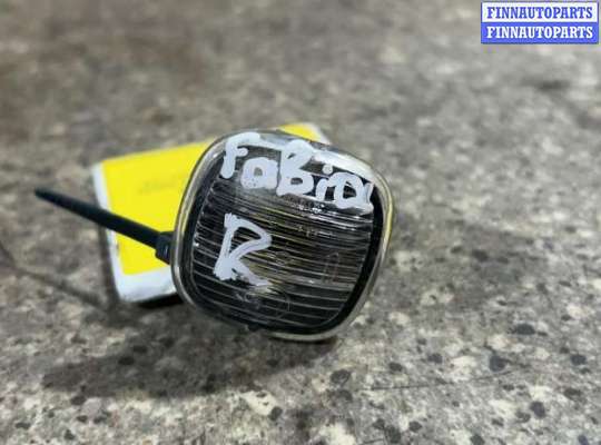 купить Повторитель передний правый на SKODA Fabia 2  (5J)