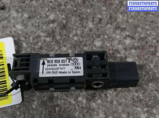 ДАТЧИК УДАРА AUH1632 на AUDI A4 B6