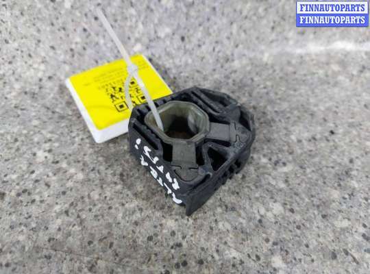 КРОНШТЕЙН РАДИАТОРА VG2257834 на VOLKSWAGEN Golf 5