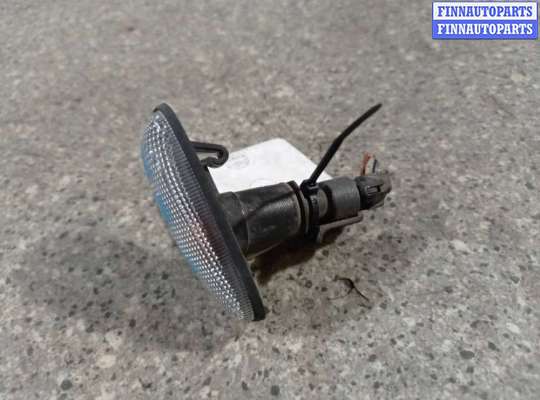 Повторитель поворота в крыло на Opel Zafira A 