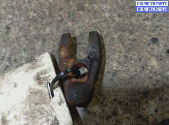 купить Скоба (кронштейн) крепления форсунки на RENAULT Megane 2