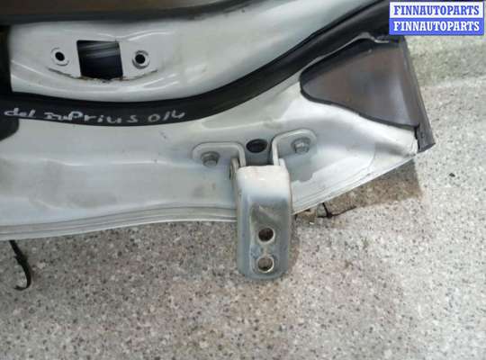 Купить петля двери передней левой на TOYOTA Prius 3 петля двери передней левой TT938827 на TOYOTA Prius 3