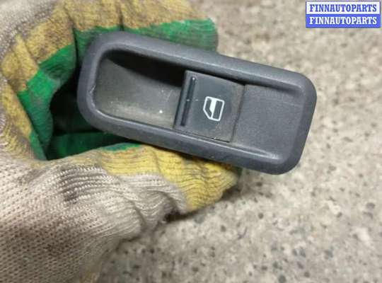 купить Кнопка стеклоподъемника переднего правого на SKODA Fabia 2 (5J)