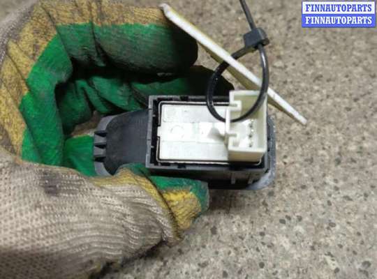 купить Кнопка стеклоподъемника переднего правого на SKODA Fabia 2 (5J)