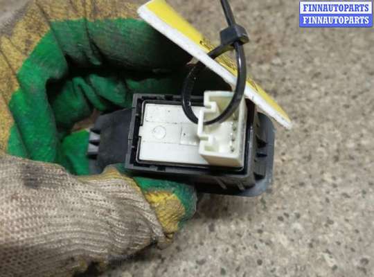 купить Кнопка стеклоподъемника переднего правого на SKODA Fabia 2 (5J)