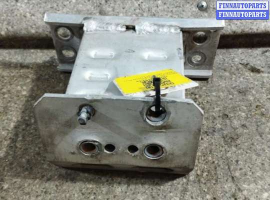 Кронштейн бампера на Toyota Prius III