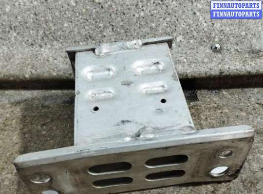 Кронштейн бампера на Toyota Prius III