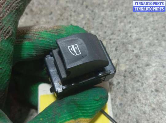 Кнопка стеклоподъемника заднего правого RN1384062 на RENAULT Megane 3