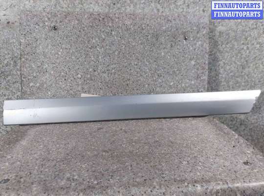молдинг двери задней левой MB1370394 на Mercedes C W203
