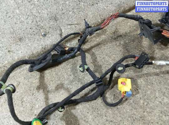 купить Проводка двери передней левой на VOLKSWAGEN PASSAT B6