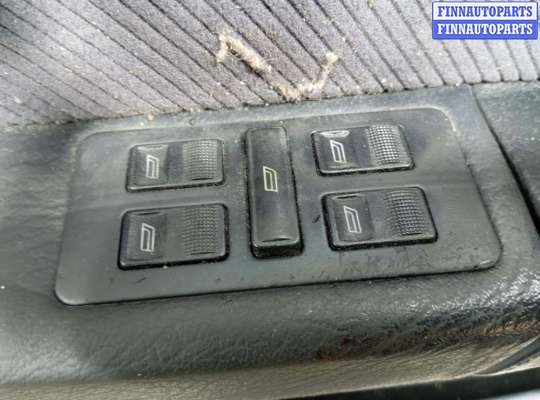 Блок управления стеклоподъемниками AU1698182 на AUDI 100 C4