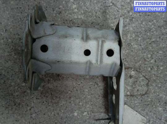Кронштейн крепления бампера заднего TT958077 на TOYOTA Auris 2