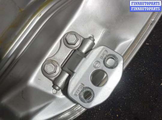 купить петля двери передней правой на Mercedes C W202