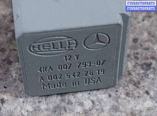 Реле (прочие) MB1371598 на Mercedes-Benz CLS W219