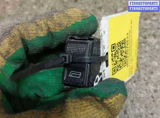 купить Кнопка стеклоподъемника переднего правого на AUDI 90 B3