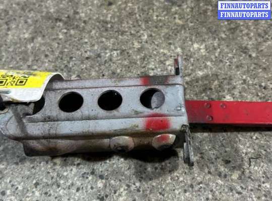 ОГРАНИЧИТЕЛЬ ОТКРЫВАНИЯ ДВЕРИ MB1369786 на Mercedes 190 W201