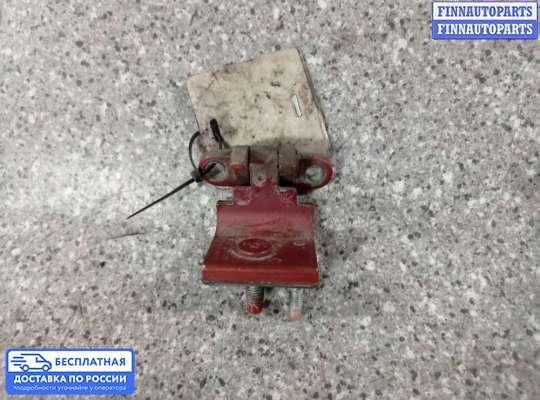 Петля крышки багажника на Volkswagen Passat B5 (3B)