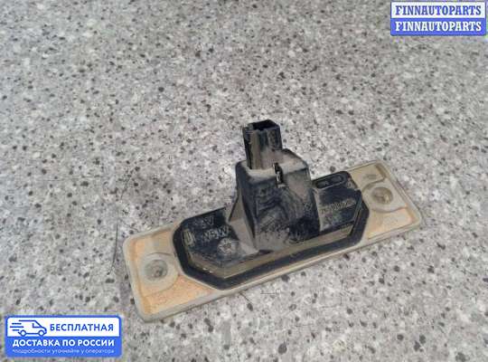 Планка подсветки номера на Nissan Primera (P10)