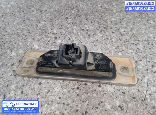 Планка подсветки номера на Nissan Primera (P10)