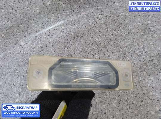 Планка подсветки номера на Nissan Primera (P10)