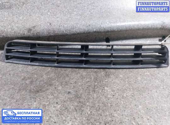 Решетка (заглушка) бампера на Audi A6 (C4)